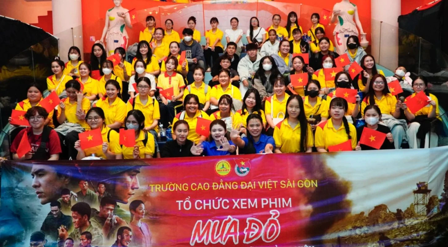 Trải Nghiệm Đặc Biệt: Đại Việt Sài Gòn Tài Trợ Toàn Bộ Vé Xem Phim “Mưa Đỏ” Cho Tân Sinh Viên Khóa 25 | Trường Cao Đẳng Đại Việt Sài Gòn