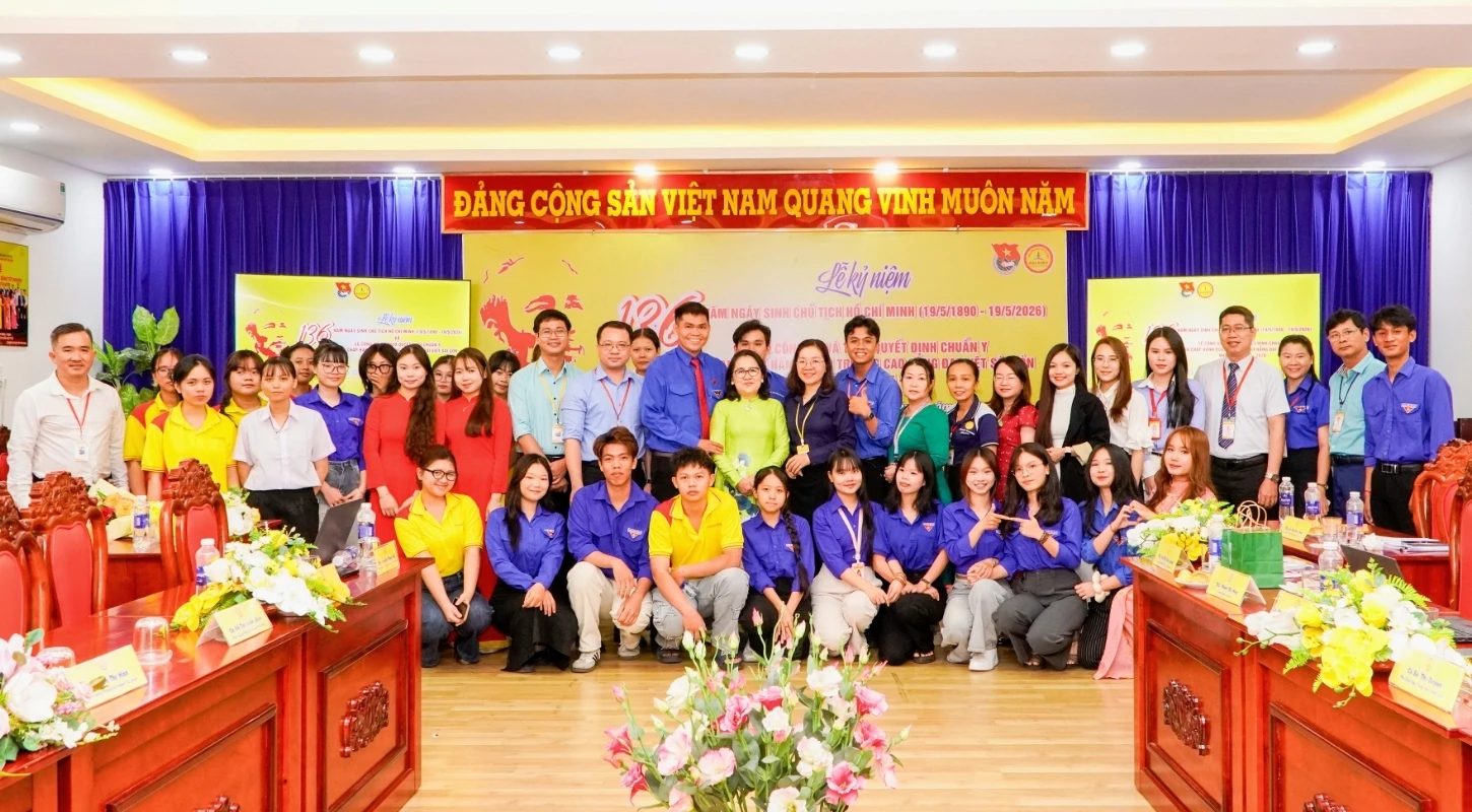 TRƯỜNG CAO ĐẲNG ĐẠI VIỆT SÀI GÒN KỶ NIỆM 136 NĂM NGÀY SINH CHỦ TỊCH HỒ CHÍ MINH VÀ TRAO QUYẾT ĐỊNH BCH ĐOÀN TRƯỜNG NHIỆM KỲ 2025 - 2028 | Trường Cao Đẳng Đại Việt Sài Gòn
