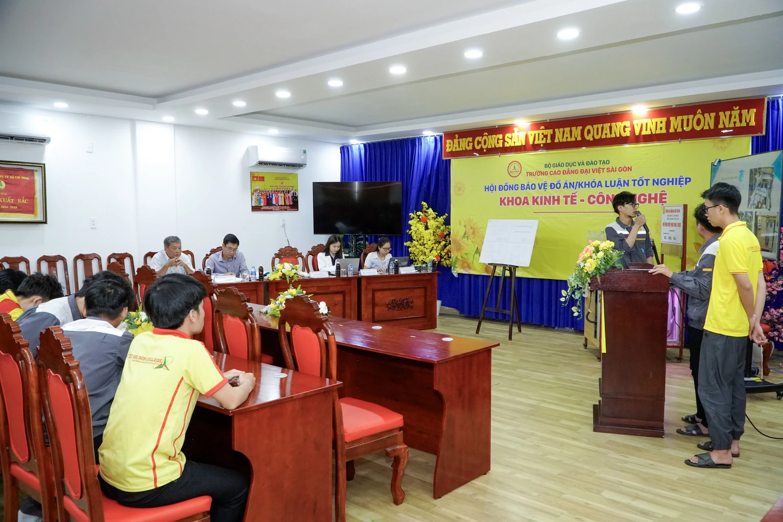 BẢO VỆ ĐỒ ÁN CÔNG NGHỆ KỸ THUẬT CƠ KHÍ – DOANH NGHIỆP TUYỂN DỤNG NGAY TẠI HỘI ĐỒNG