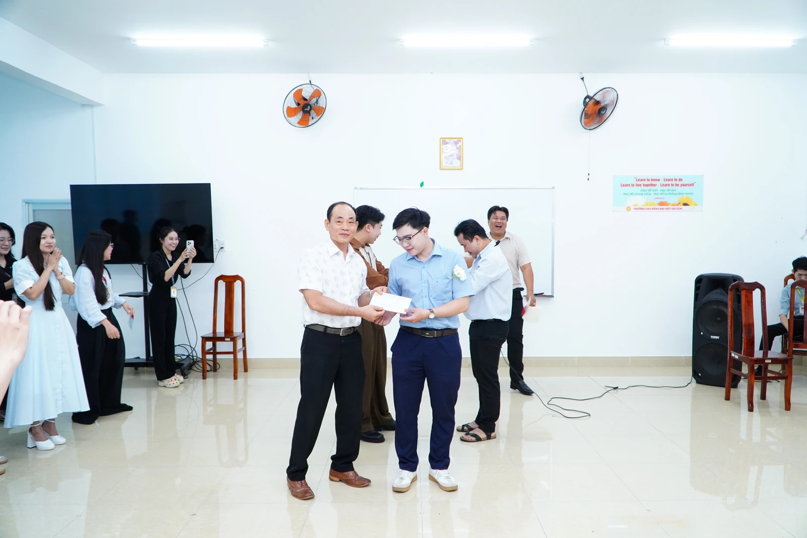 CHÀO MỪNG NGÀY PHỤ NỮ VIỆT NAM 20/10