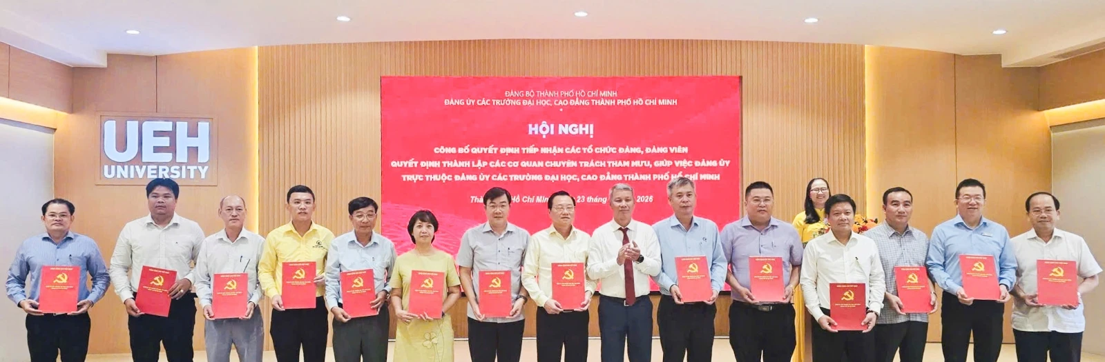CHI BỘ TRƯỜNG CAO ĐẲNG ĐẠI VIỆT SÀI GÒN ĐƯỢC TIẾP NHẬN VỀ ĐẢNG ỦY CÁC TRƯỜNG ĐẠI HỌC, CAO ĐẲNG TP. HỒ CHÍ MINH