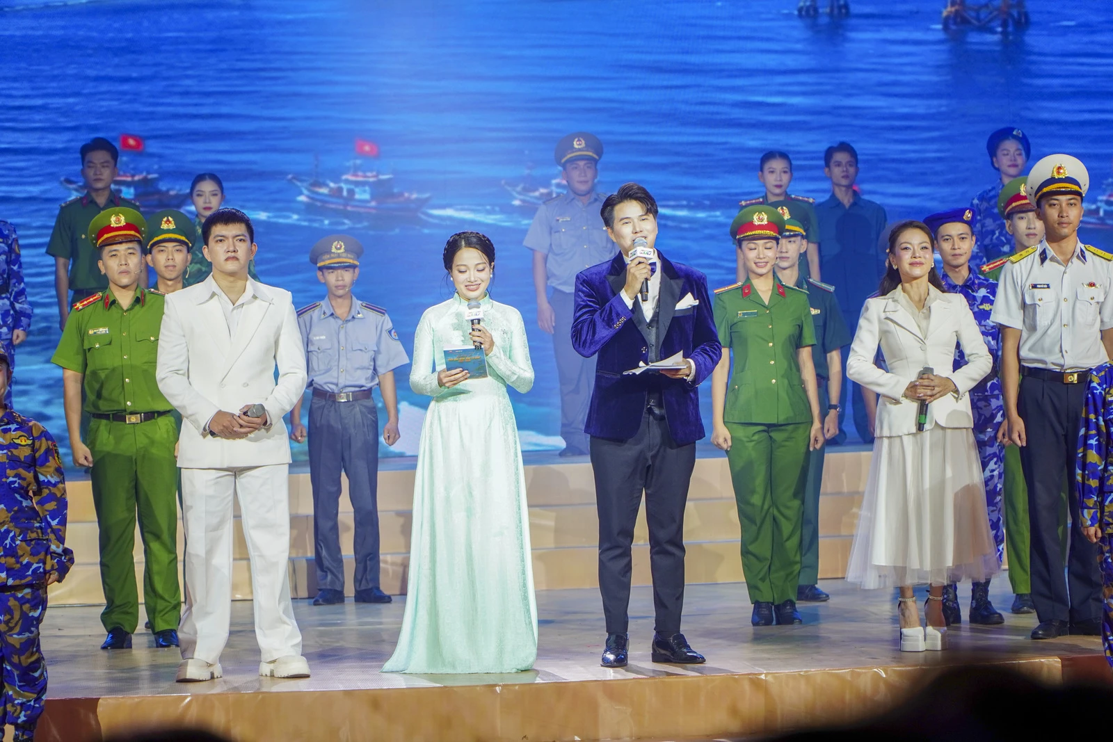 CHUNG TAY HƯỚNG VỀ BIÊN GIỚI, BIỂN, ĐẢO QUÊ HƯƠNG - VÌ TUYẾN ĐẦU TỔ QUỐC