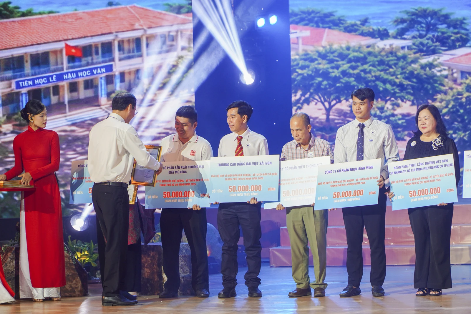 CHUNG TAY HƯỚNG VỀ BIÊN GIỚI, BIỂN, ĐẢO QUÊ HƯƠNG - VÌ TUYẾN ĐẦU TỔ QUỐC