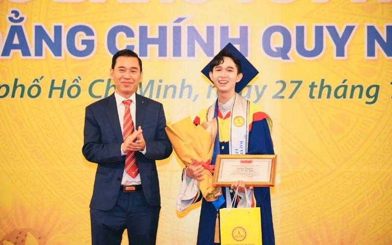 Cùng Ngắm Nhìn Tân Thủ Khoa 2025 - Niềm Tự Hào Của Đại Việt Sài Gòn