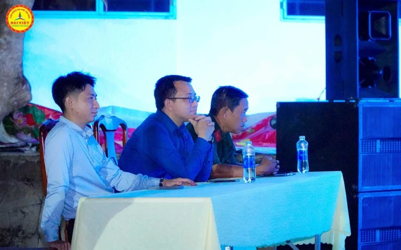 Cùng Xem Lại Những Khoảnh Khắc Thanh Xuân Trong Màu Áo Lính - Tuổi Trẻ Dve !