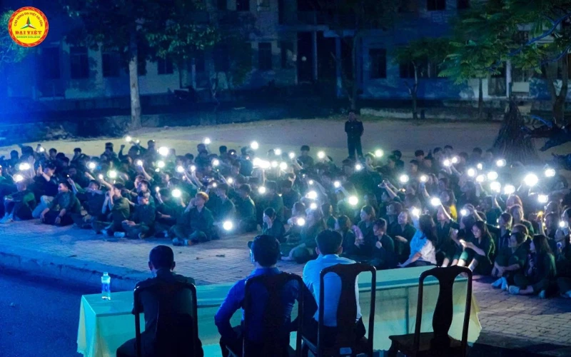 Cùng Xem Lại Những Khoảnh Khắc Thanh Xuân Trong Màu Áo Lính - Tuổi Trẻ Dve !