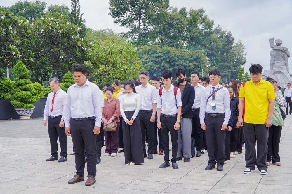 Đại Việt Sài Gòn Dâng Hương Tưởng Niệm Các Anh Hùng Liệt Sĩ Nhân Kỷ Niệm 79 Năm Ngày Thương Binh - Liệt Sĩ