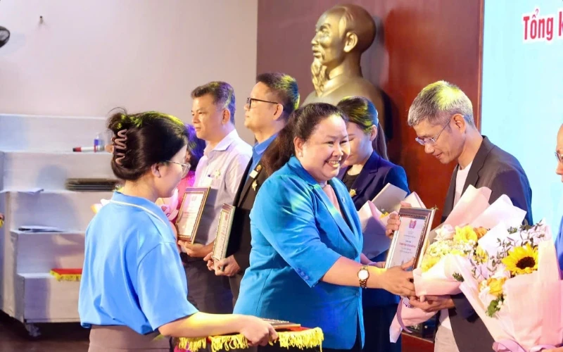 ĐẠI VIỆT SÀI GÒN NHẬN BẰNG KHEN LĐLĐ TP.HCM NĂM HỌC 2024–2025