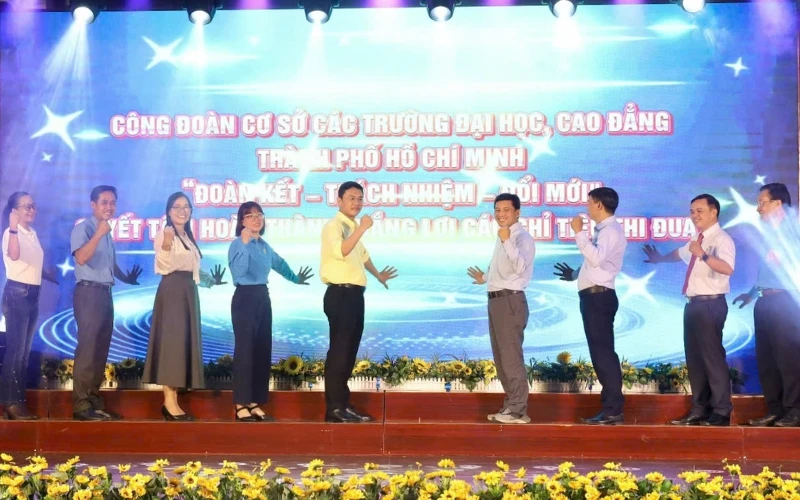 ĐẠI VIỆT SÀI GÒN NHẬN BẰNG KHEN LĐLĐ TP.HCM NĂM HỌC 2024–2025