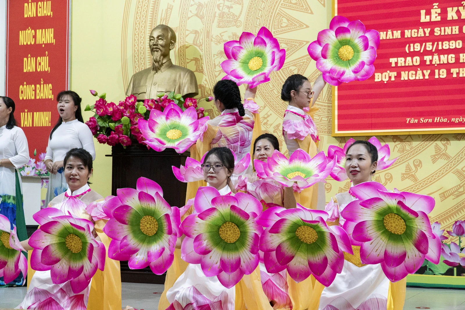 ĐẠI VIỆT SÀI GÒN NHẬN GIẤY KHEN HỌC TẬP VÀ LÀM THEO TƯ TƯỞNG HỒ CHÍ MINH 19/5/2025 ĐẾN 19/5/2026
