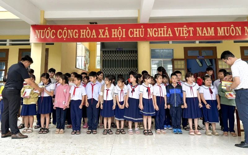 ĐIỂM DỪNG CẢM ĐỘNG: TRƯỜNG TIỂU HỌC TRẦN PHÚ - NƠI NHỮNG ƯỚC MƠ TRẺ THƠ ĐƯỢC NÂNG ĐỠ