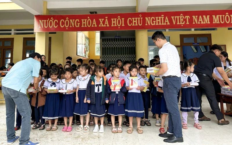 ĐIỂM DỪNG CẢM ĐỘNG: TRƯỜNG TIỂU HỌC TRẦN PHÚ - NƠI NHỮNG ƯỚC MƠ TRẺ THƠ ĐƯỢC NÂNG ĐỠ
