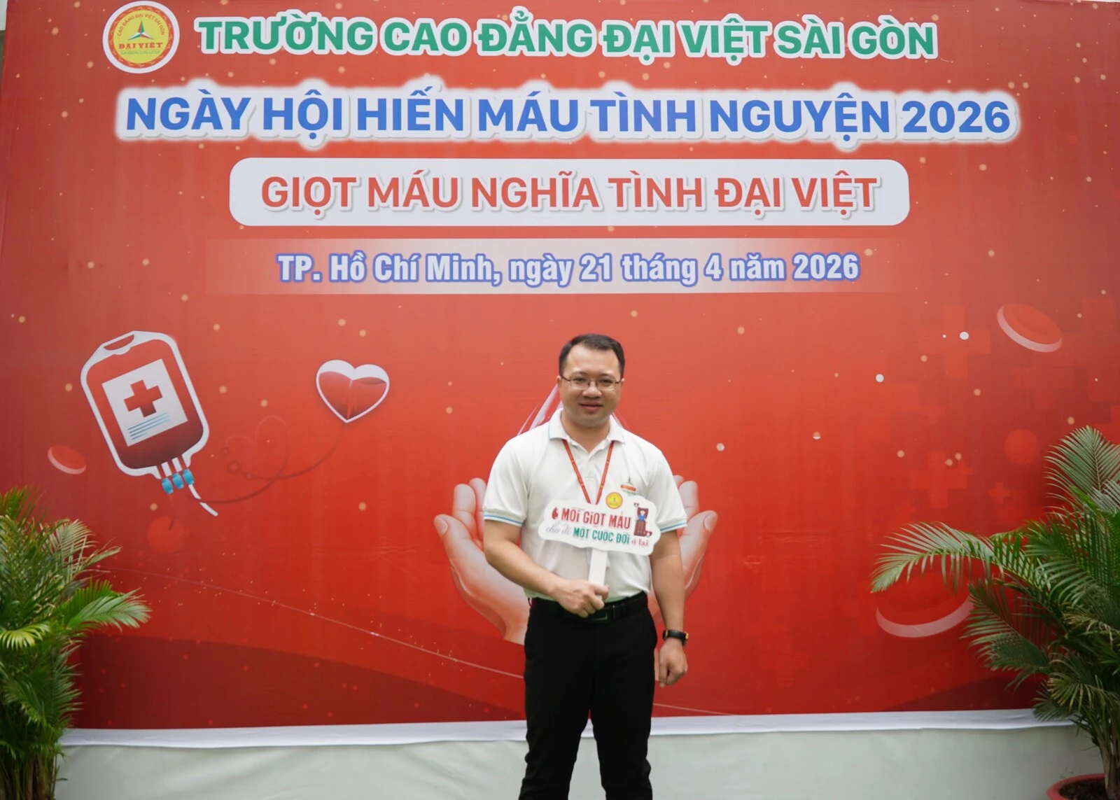 GIỌT MÁU NGHĨA TÌNH ĐẠI VIỆT” GIỌT MÁU CHO ĐI - CUỘC ĐỜI Ở LẠI