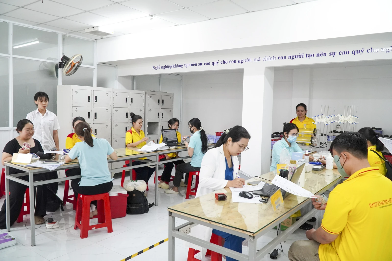 GIỌT MÁU NGHĨA TÌNH ĐẠI VIỆT” GIỌT MÁU CHO ĐI - CUỘC ĐỜI Ở LẠI