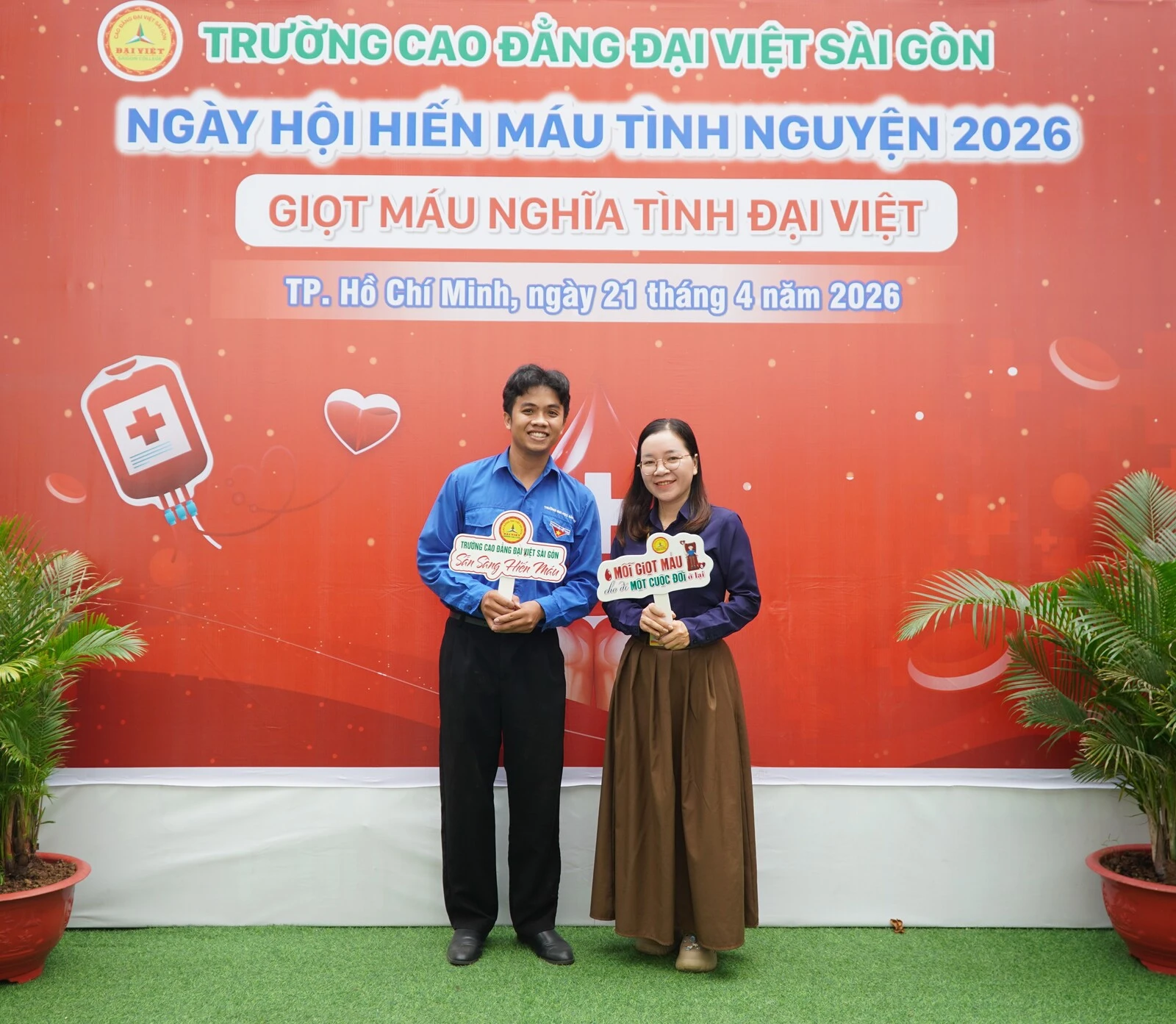 GIỌT MÁU NGHĨA TÌNH ĐẠI VIỆT” GIỌT MÁU CHO ĐI - CUỘC ĐỜI Ở LẠI