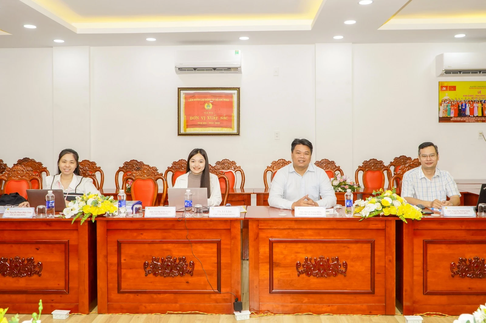HỘI ĐỒNG BẢO VỆ ĐỒ ÁN TỐT NGHIỆP NGÀNH CÔNG NGHỆ THÔNG TIN: KHẲNG ĐỊNH NĂNG LỰC, SẴN SÀNG HỘI NHẬP