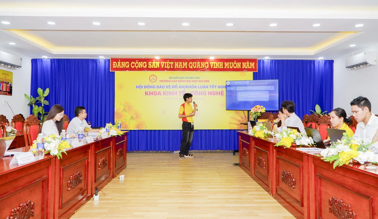 HỘI ĐỒNG BẢO VỆ ĐỒ ÁN TỐT NGHIỆP NGÀNH CÔNG NGHỆ THÔNG TIN: KHẲNG ĐỊNH NĂNG LỰC, SẴN SÀNG HỘI NHẬP