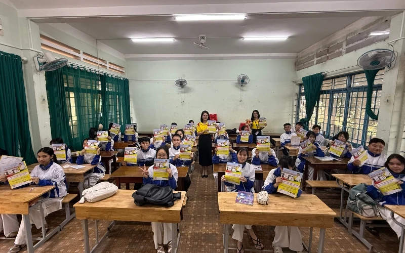 KHỞI ĐỘNG HÀNH TRÌNH TƯ VẤN TUYỂN SINH - HƯỚNG NGHIỆP 2026