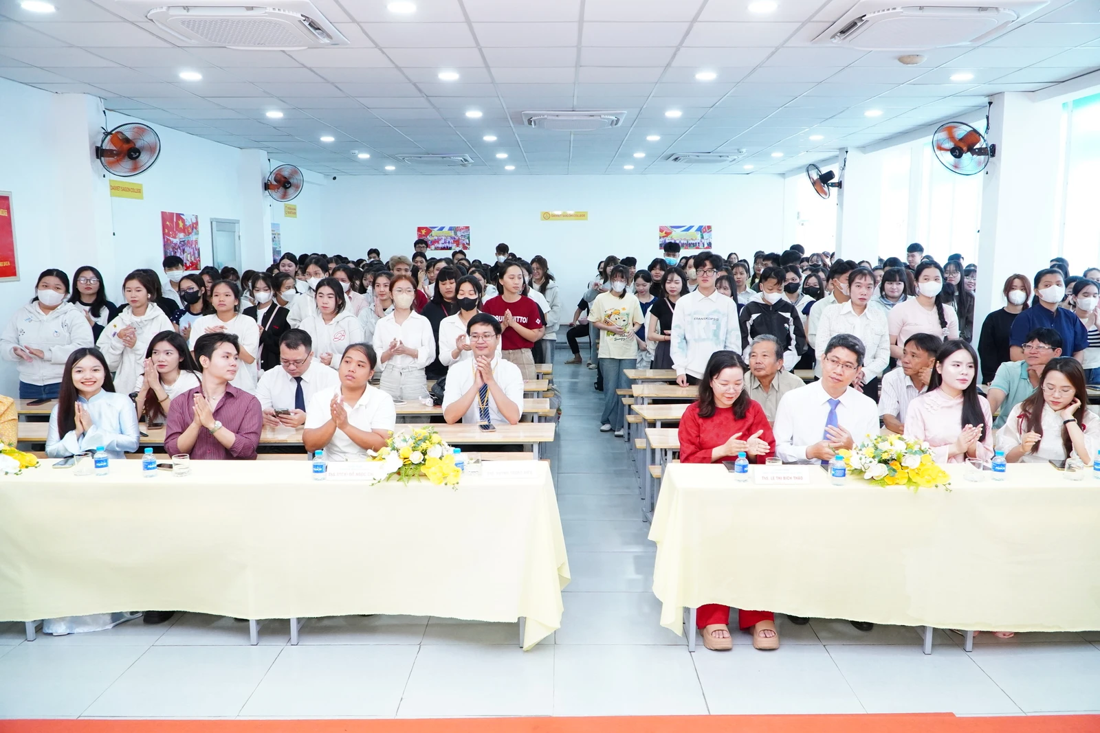 HƠN 300 TÂN SINH VIÊN 2K8 RỘN RÀNG TRONG CHƯƠNG TRÌNH CHÀO ĐÓN TÂN SINH VIÊN ĐỢT 3 TẠI TRƯỜNG CAO ĐẲNG ĐẠI VIỆT SÀI GÒN