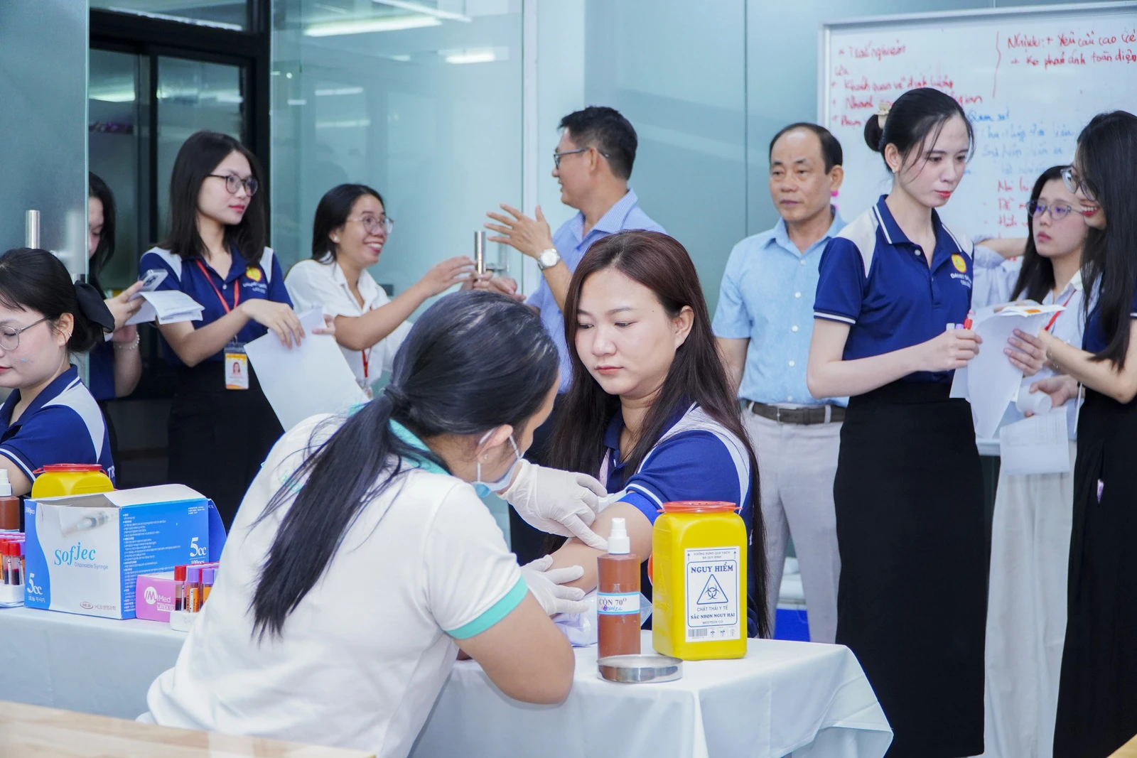 KHÁM SỨC KHỎE ĐỊNH KỲ NĂM 2026 CHO CÁN BỘ, GIẢNG VIÊN VÀ NHÂN VIÊN