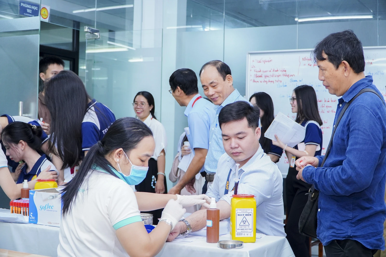 KHÁM SỨC KHỎE ĐỊNH KỲ NĂM 2026 CHO CÁN BỘ, GIẢNG VIÊN VÀ NHÂN VIÊN