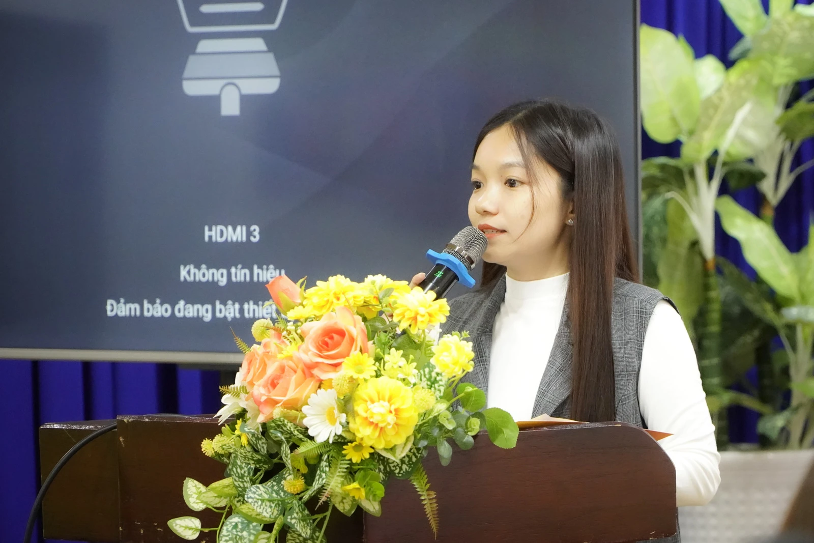 KHÉP LẠI HÀNH TRÌNH - MỞ RA CHẶNG ĐƯỜNG MỚI: BẢO VỆ KHÓA LUẬN KHỐI NGÀNH KINH TẾ