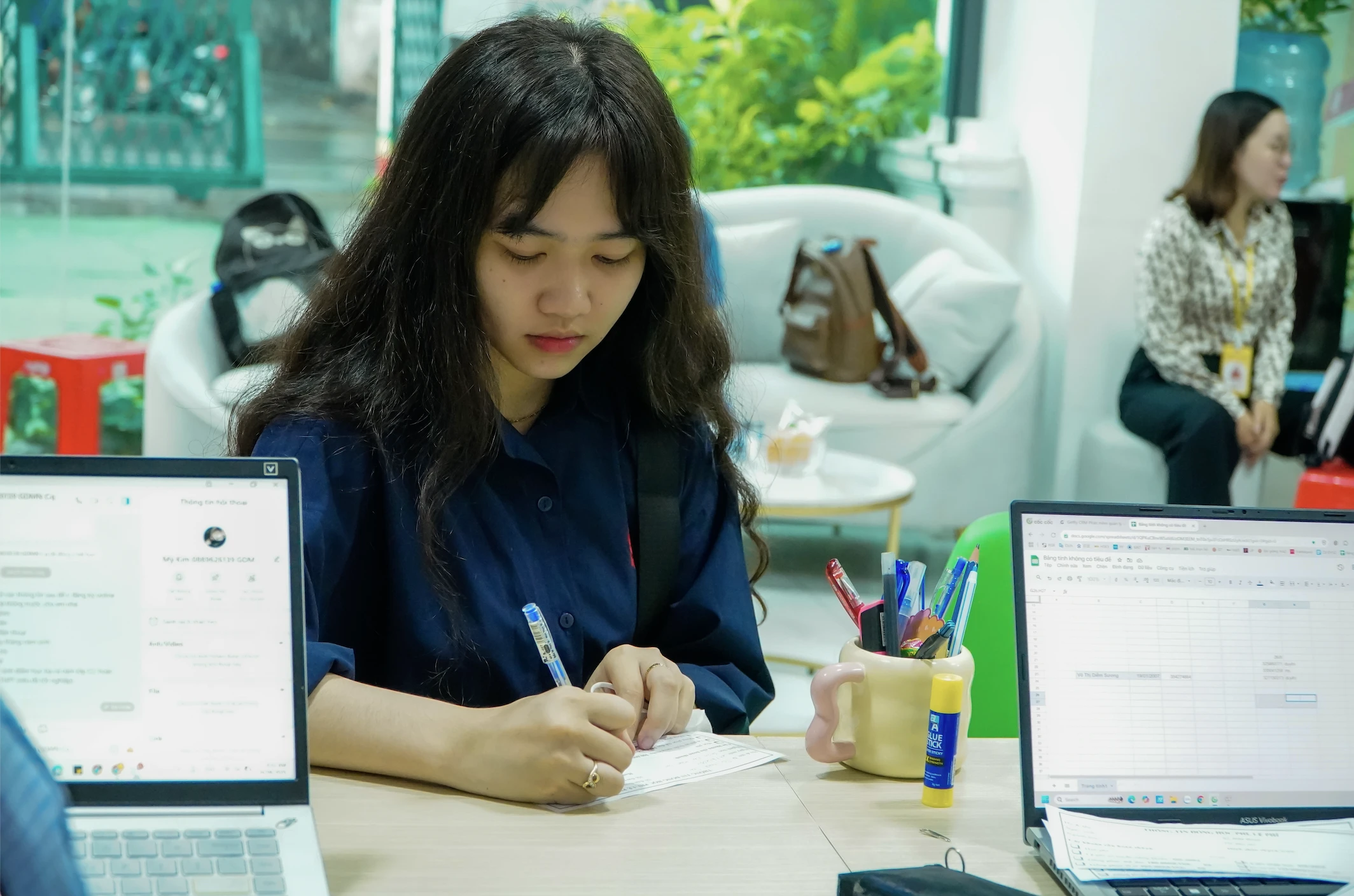 Không Ngại Mưa Gió, Hàng Trăm Tân Sinh Viên Nô Nức Nhập Học Dưới Cơn Mưa Tầm Tã Tại Cao Đẳng Đại Việt Sài Gòn
