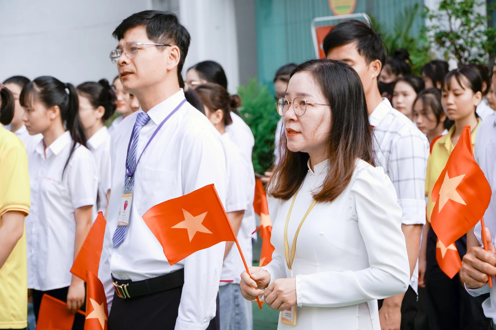 LỄ CHÀO CỜ ĐẶC BIỆT - CHÀO MỪNG KỶ NIỆM 51 NĂM NGÀY GIẢI PHÓNG MIỀN NAM