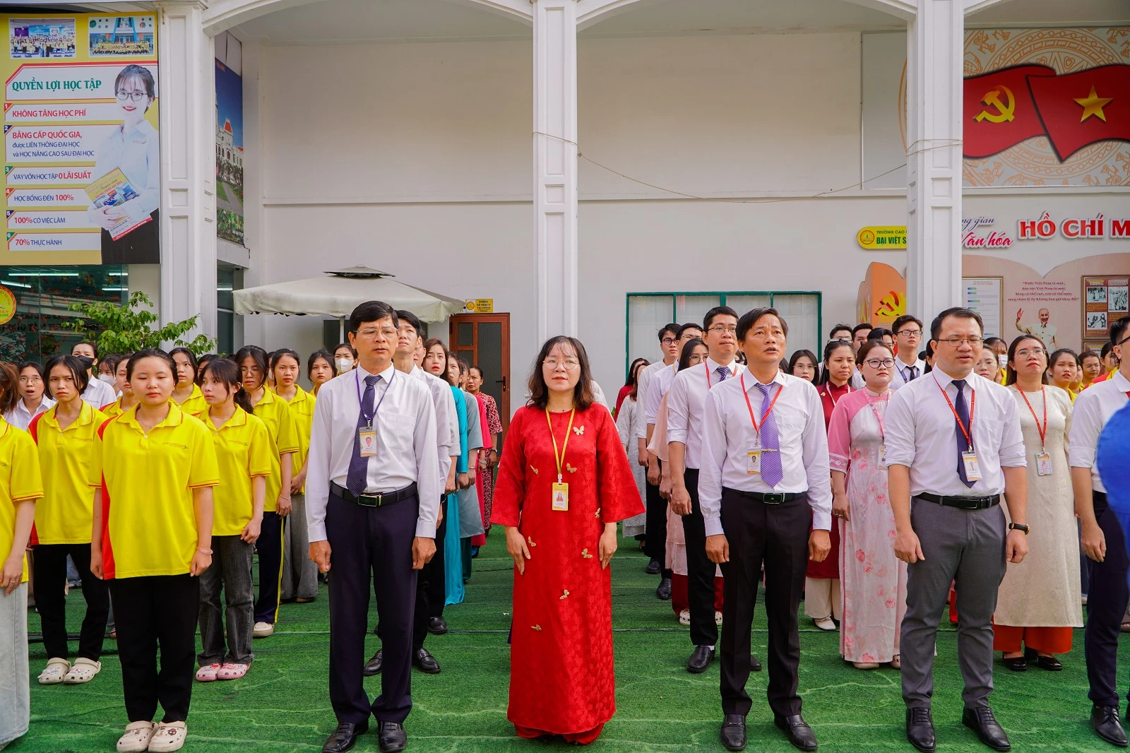 LỄ CHÀO CỜ ĐẦU TUẦN: KHƠI DẬY LÒNG TỰ HÀO VÀ TINH THẦN ĐOÀN KẾT TẠI CAO ĐẲNG ĐẠI VIỆT SÀI GÒN