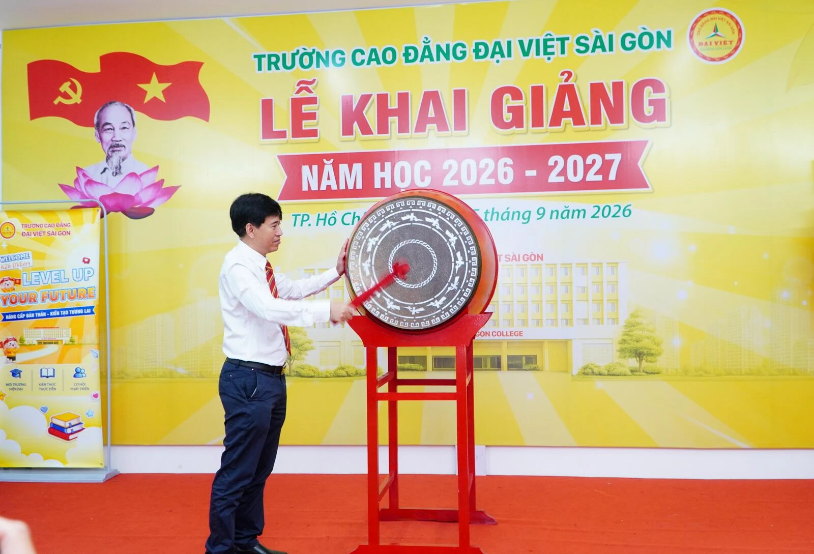 LỄ KHAI GIẢNG NĂM HỌC 2026 - 2027: HƠN 1.500 TÂN SINH VIÊN ĐẠI VIỆT SÀI GÒN CHÍNH THỨC BƯỚC VÀO HÀNH TRÌNH MỚI