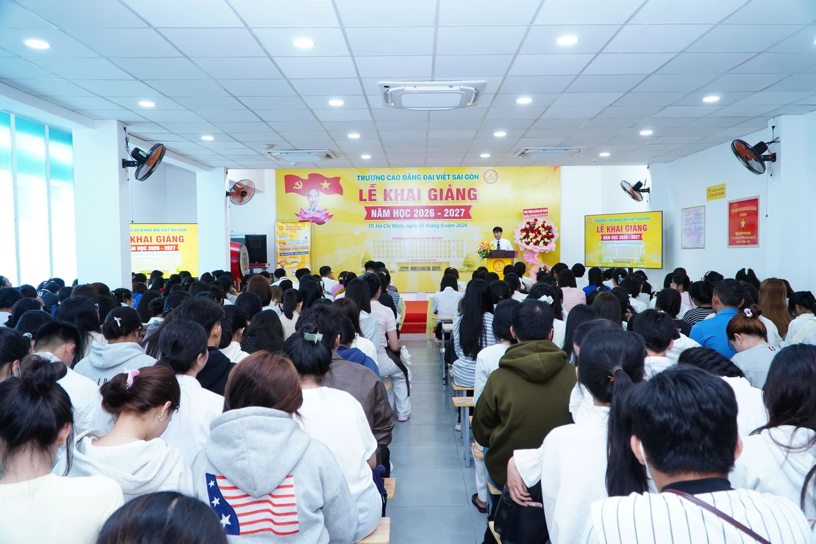 LỄ KHAI GIẢNG NĂM HỌC 2026 - 2027: HƠN 1.500 TÂN SINH VIÊN ĐẠI VIỆT SÀI GÒN CHÍNH THỨC BƯỚC VÀO HÀNH TRÌNH MỚI