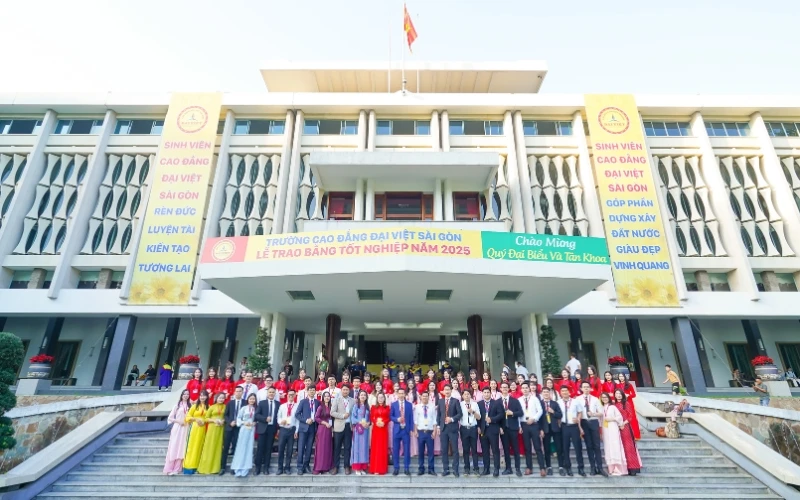 LỄ TỐT NGHIỆP 2025 TẠI DINH ĐỘC LẬP