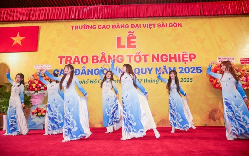 LỄ TỐT NGHIỆP 2025 TẠI DINH ĐỘC LẬP
