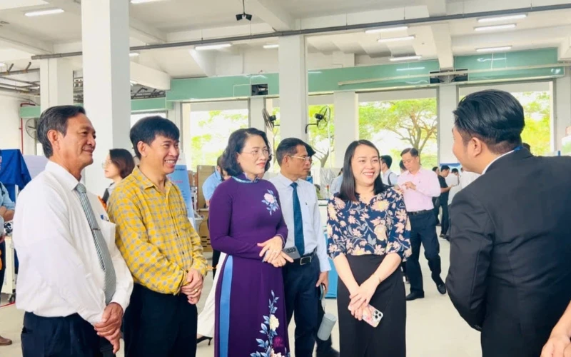 Mô Hình “Chẩn Đoán Và Xử Lý Lỗi Hệ Thống Điều Khiển Ô Tô”