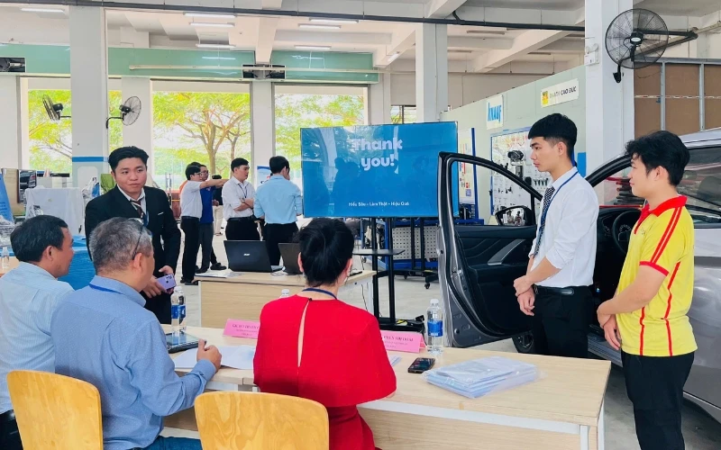 Mô Hình “Chẩn Đoán Và Xử Lý Lỗi Hệ Thống Điều Khiển Ô Tô”