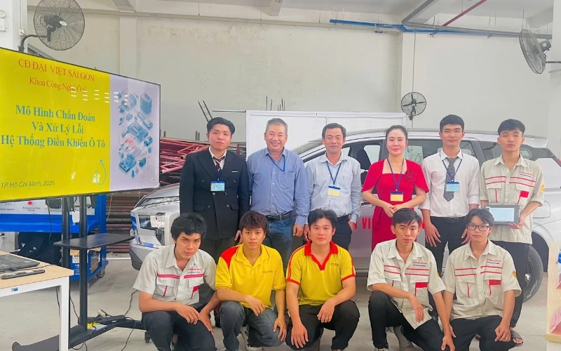 Mô Hình “Chẩn Đoán Và Xử Lý Lỗi Hệ Thống Điều Khiển Ô Tô”