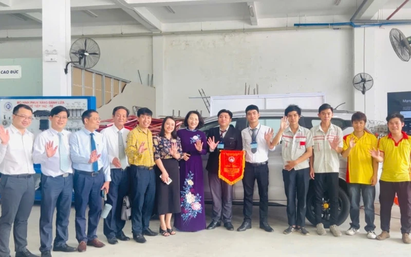 Mô Hình “Chẩn Đoán Và Xử Lý Lỗi Hệ Thống Điều Khiển Ô Tô”