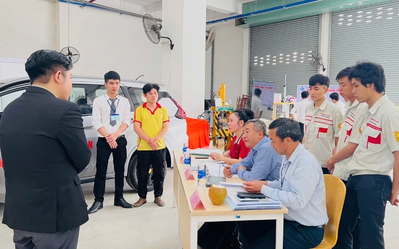 Mô Hình “Chẩn Đoán Và Xử Lý Lỗi Hệ Thống Điều Khiển Ô Tô”