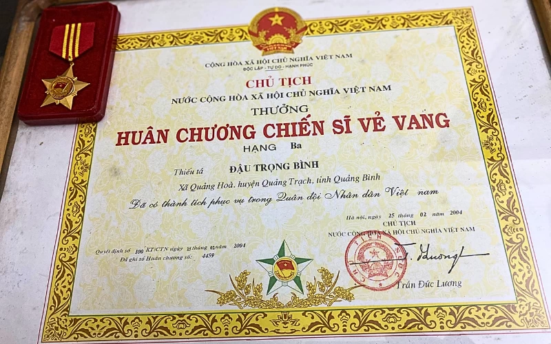 Giấy khen đồng chí đậu trọng bình