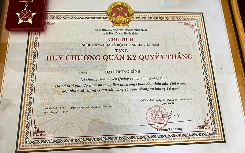 Giấy khen đồng chí đậu trọng bình