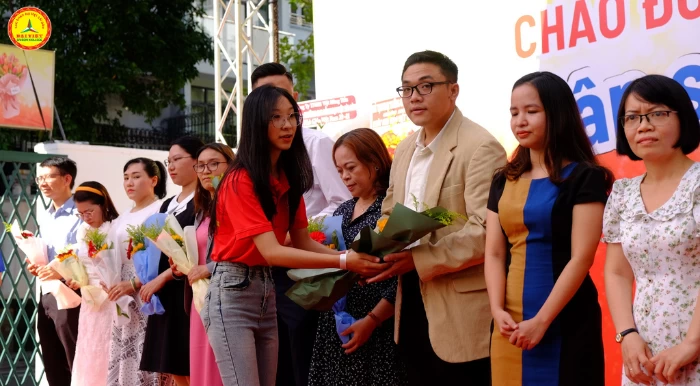 Cao đẳng Đại Việt Sài Gòn chào mừng ngày 20/11 "Nghề tạo ra các nghề"