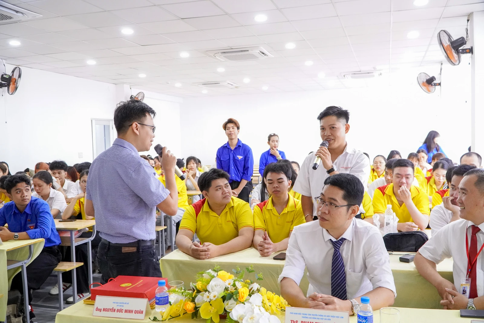 SINH VIÊN CAO ĐẲNG ĐẠI VIỆT SÀI GÒN LÀM CHỦ CÔNG NGHỆ CÙNG FPT RETAIL