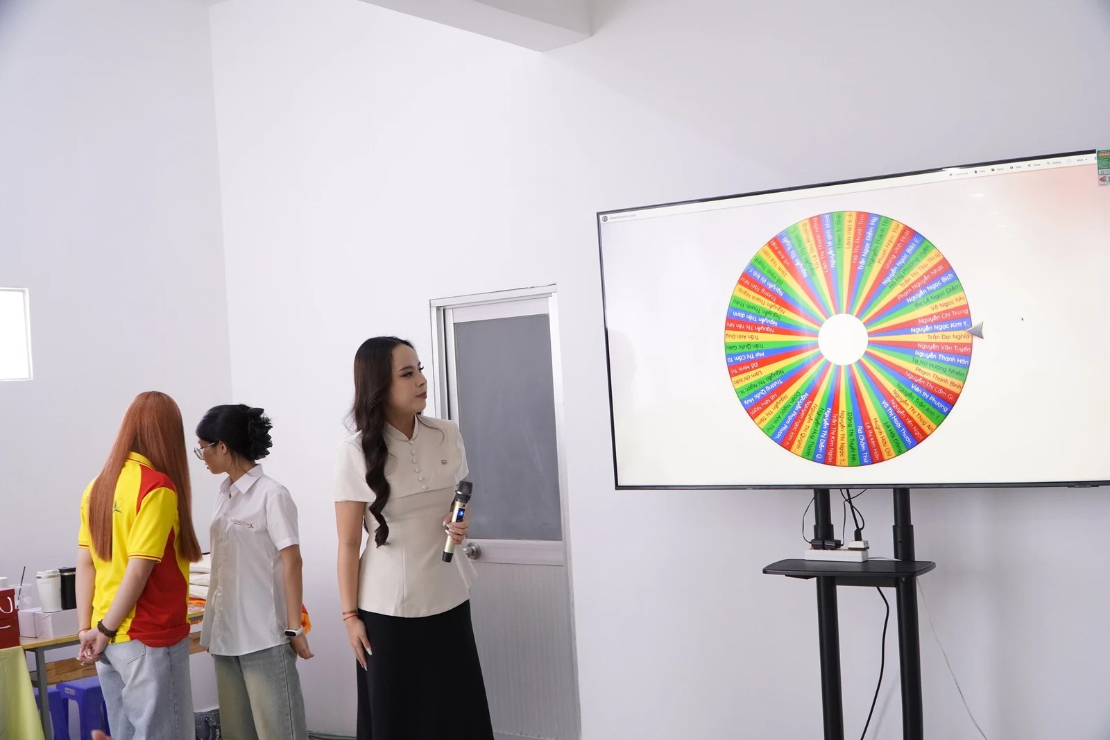 SINH VIÊN CAO ĐẲNG ĐẠI VIỆT SÀI GÒN LÀM CHỦ CÔNG NGHỆ CÙNG FPT RETAIL