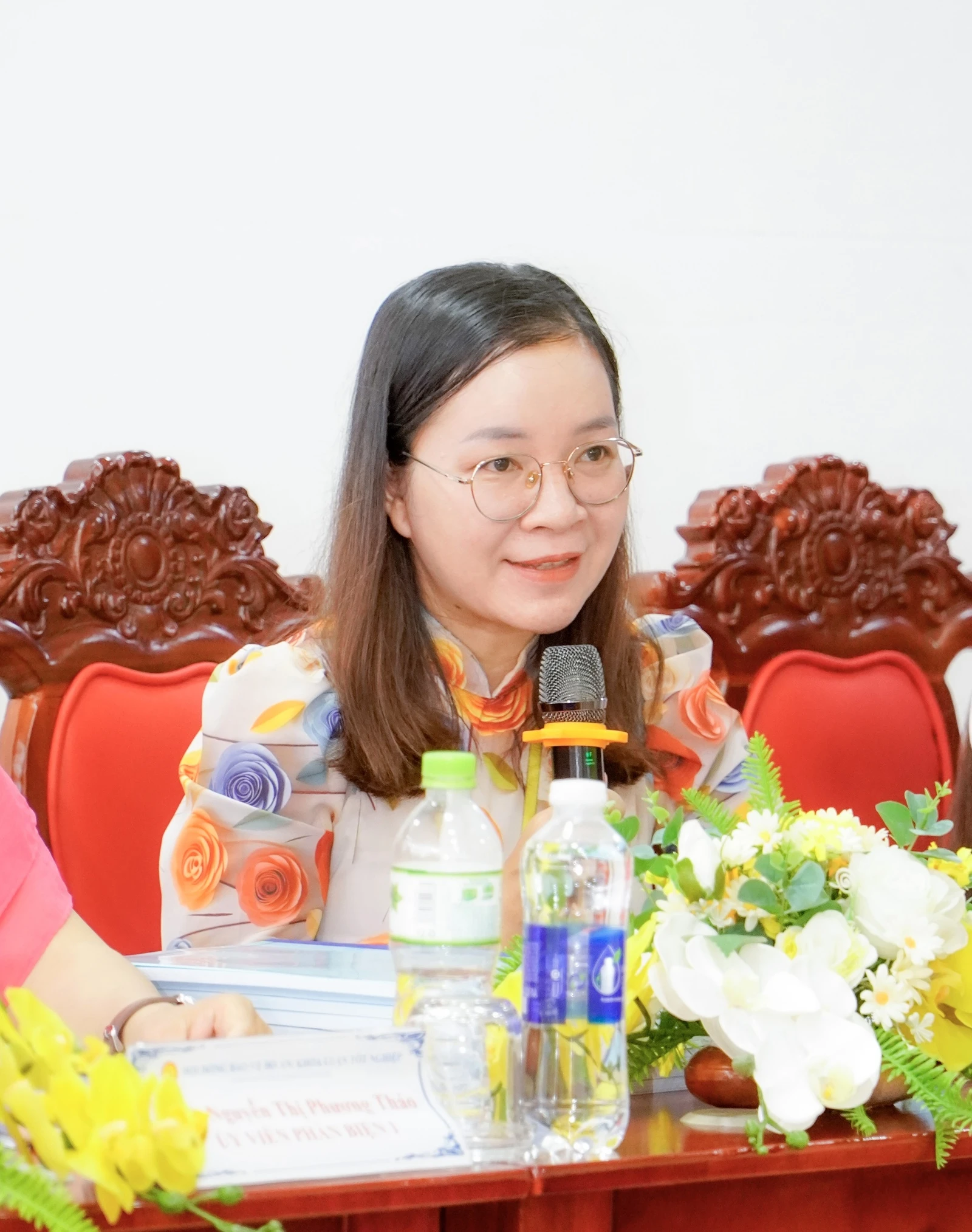 SINH VIÊN KINH TẾ CHÍNH THỨC “VỀ ĐÍCH”: DẤU ẤN TẠI HỘI ĐỒNG BẢO VỆ KHÓA LUẬN TỐT NGHIỆP