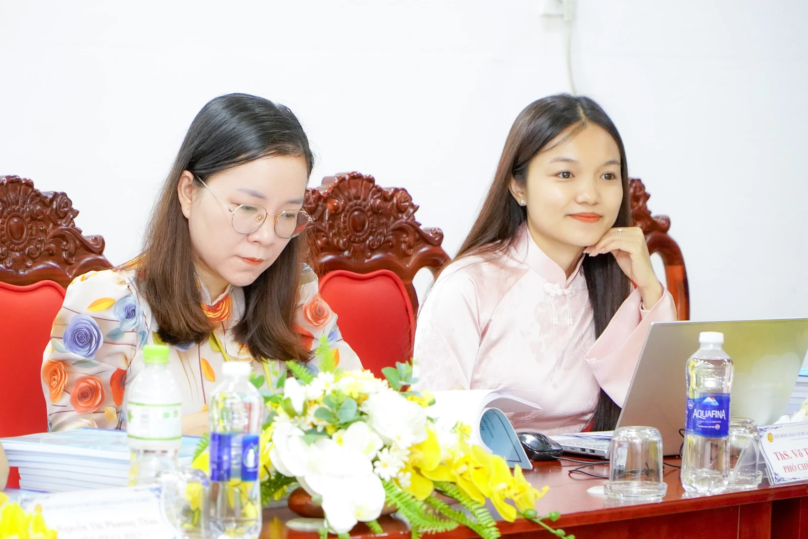 SINH VIÊN KINH TẾ CHÍNH THỨC “VỀ ĐÍCH”: DẤU ẤN TẠI HỘI ĐỒNG BẢO VỆ KHÓA LUẬN TỐT NGHIỆP