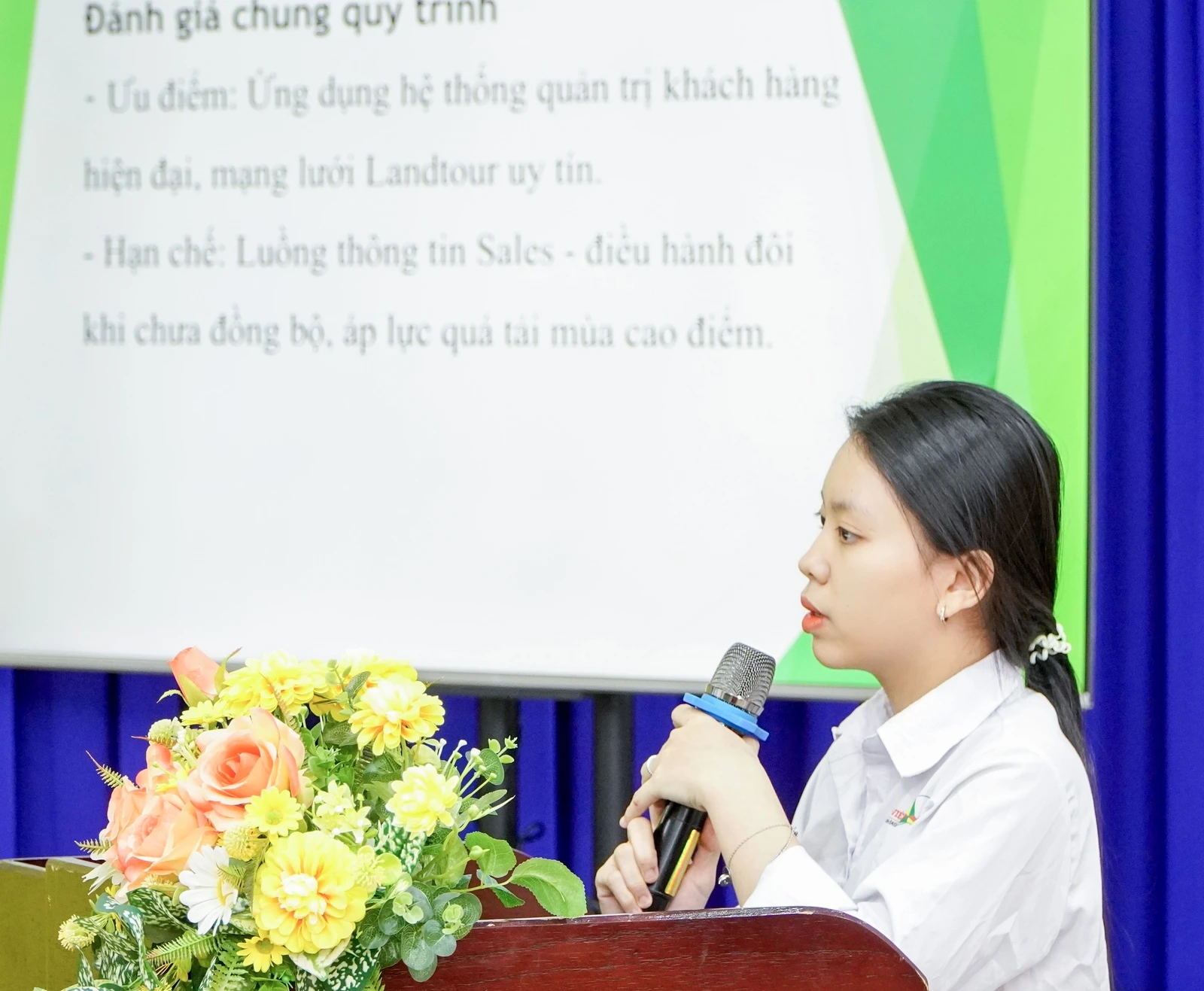 SINH VIÊN KINH TẾ CHÍNH THỨC “VỀ ĐÍCH”: DẤU ẤN TẠI HỘI ĐỒNG BẢO VỆ KHÓA LUẬN TỐT NGHIỆP