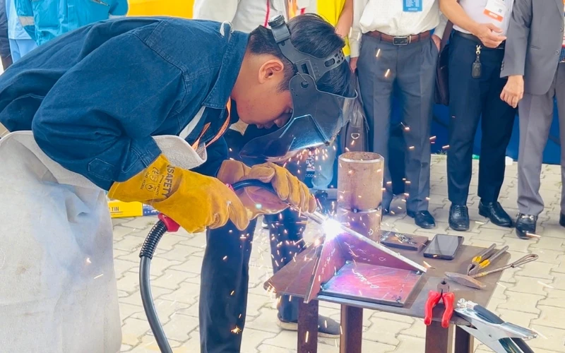 Sinh Viên Ngành Công Nghệ Ô Tô Tham Gia Hội Thi Tay Nghề Hàn Tiêu Chuẩn Quốc Tế Wtsg25