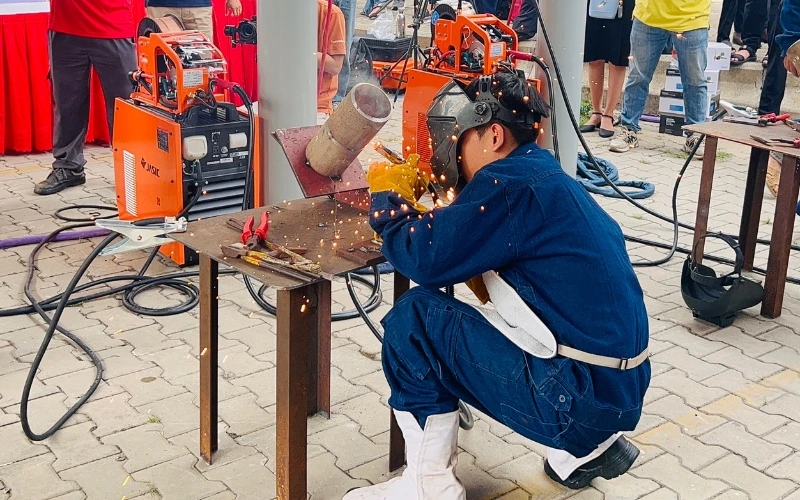 Sinh Viên Ngành Công Nghệ Ô Tô Tham Gia Hội Thi Tay Nghề Hàn Tiêu Chuẩn Quốc Tế Wtsg25