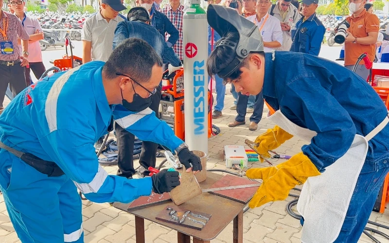 Sinh Viên Ngành Công Nghệ Ô Tô Tham Gia Hội Thi Tay Nghề Hàn Tiêu Chuẩn Quốc Tế Wtsg25