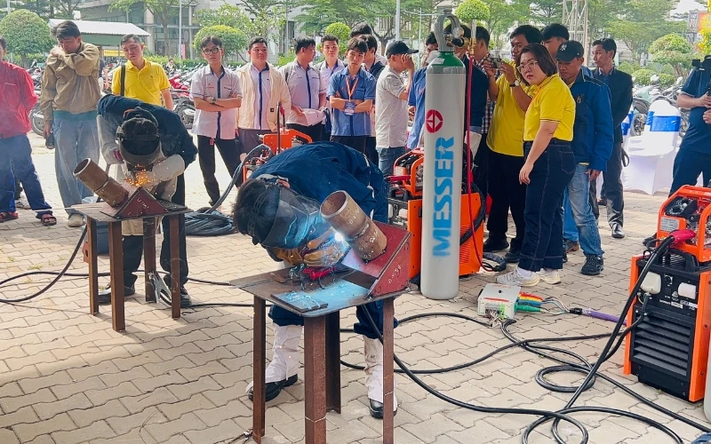Sinh Viên Ngành Công Nghệ Ô Tô Tham Gia Hội Thi Tay Nghề Hàn Tiêu Chuẩn Quốc Tế Wtsg25